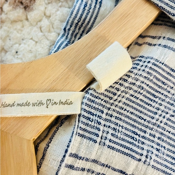 Japna Cropped Button Down (Hand Made in India) (Gently Used) - Picture 5 of 6